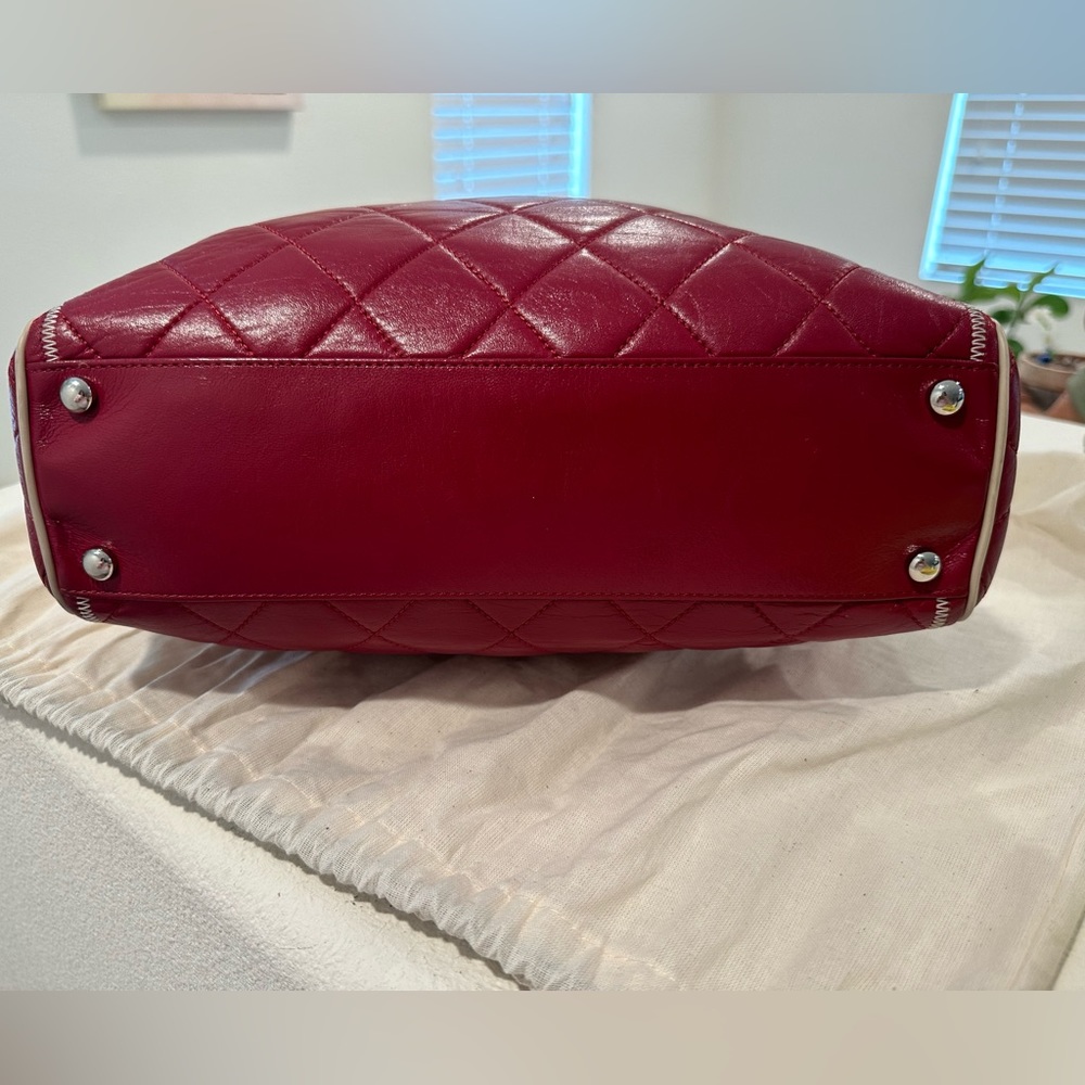 ♥️❤️ RARE CHANEL in RED LAMBSKIN Tote❣️ #Hermes #Fendi #Dior #Prada #Valentines - Picture 15 of 16